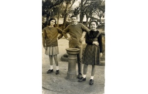 1966 - Moncho con dos amigas